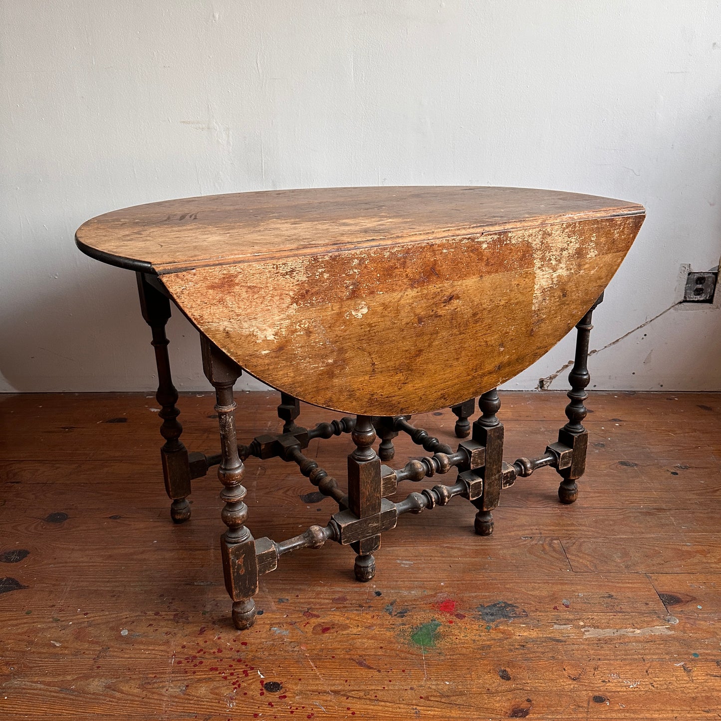 TB012 GADDIS 18TH CENTURY FOLDING LEAF TABLE