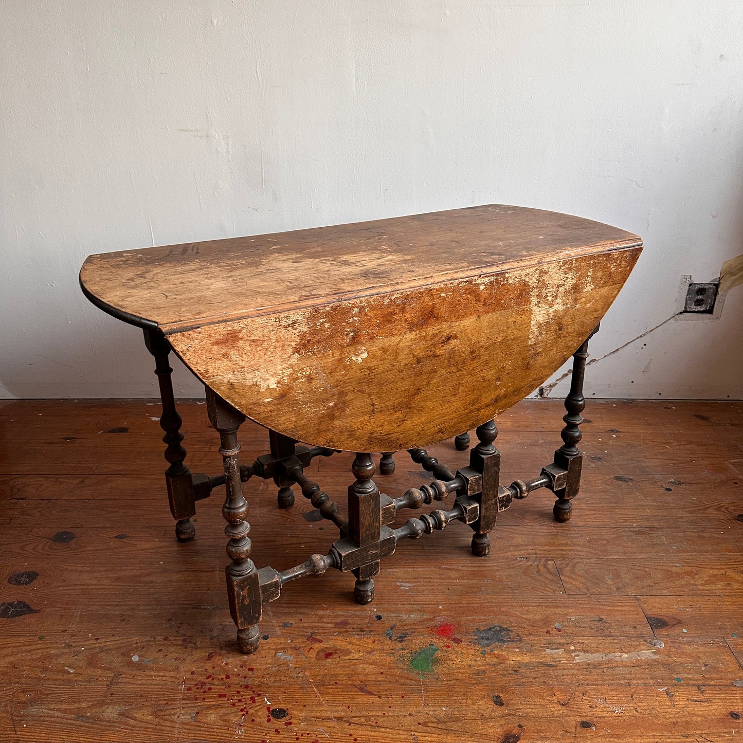 TB012 GADDIS 18TH CENTURY FOLDING LEAF TABLE