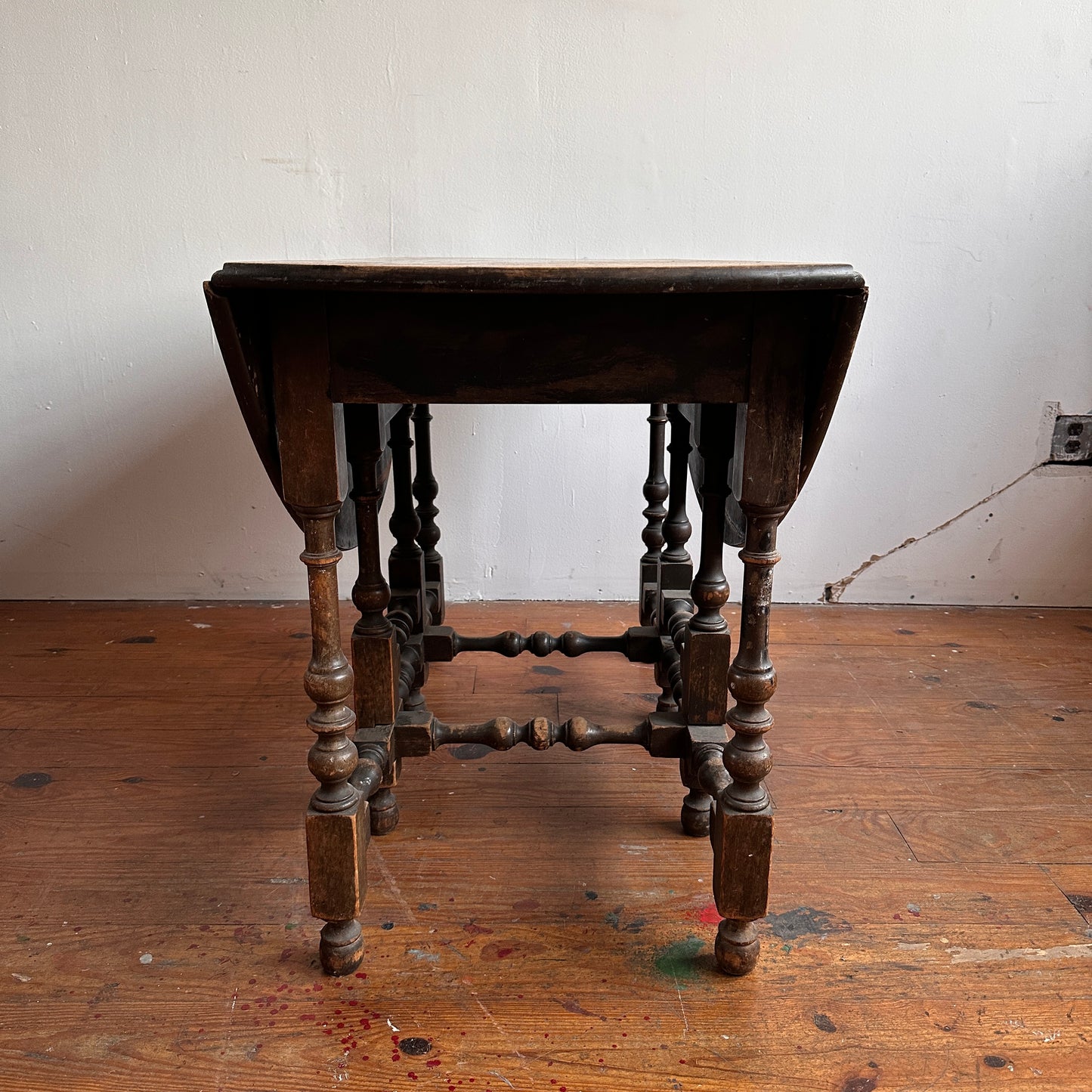 TB012 GADDIS 18TH CENTURY FOLDING LEAF TABLE