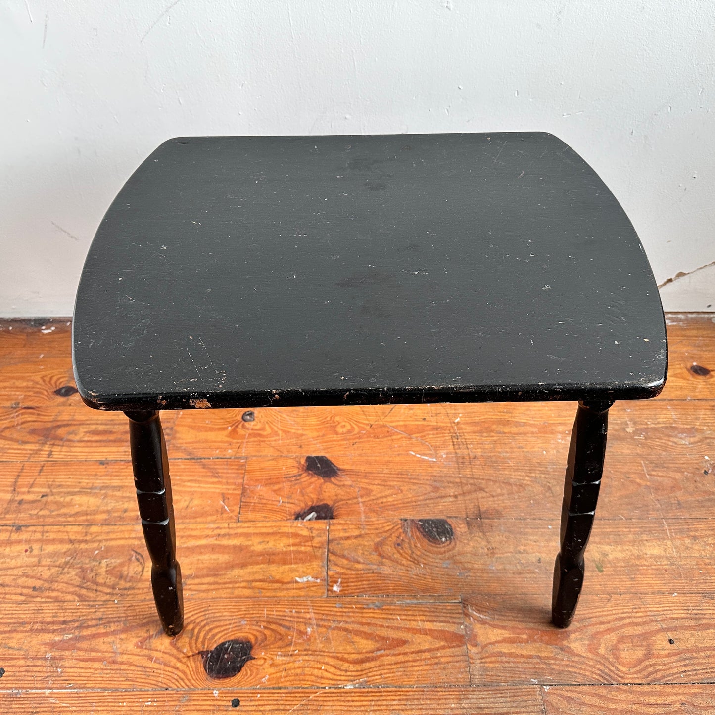 TB016 BLACK WOODEN SIDE TABLE