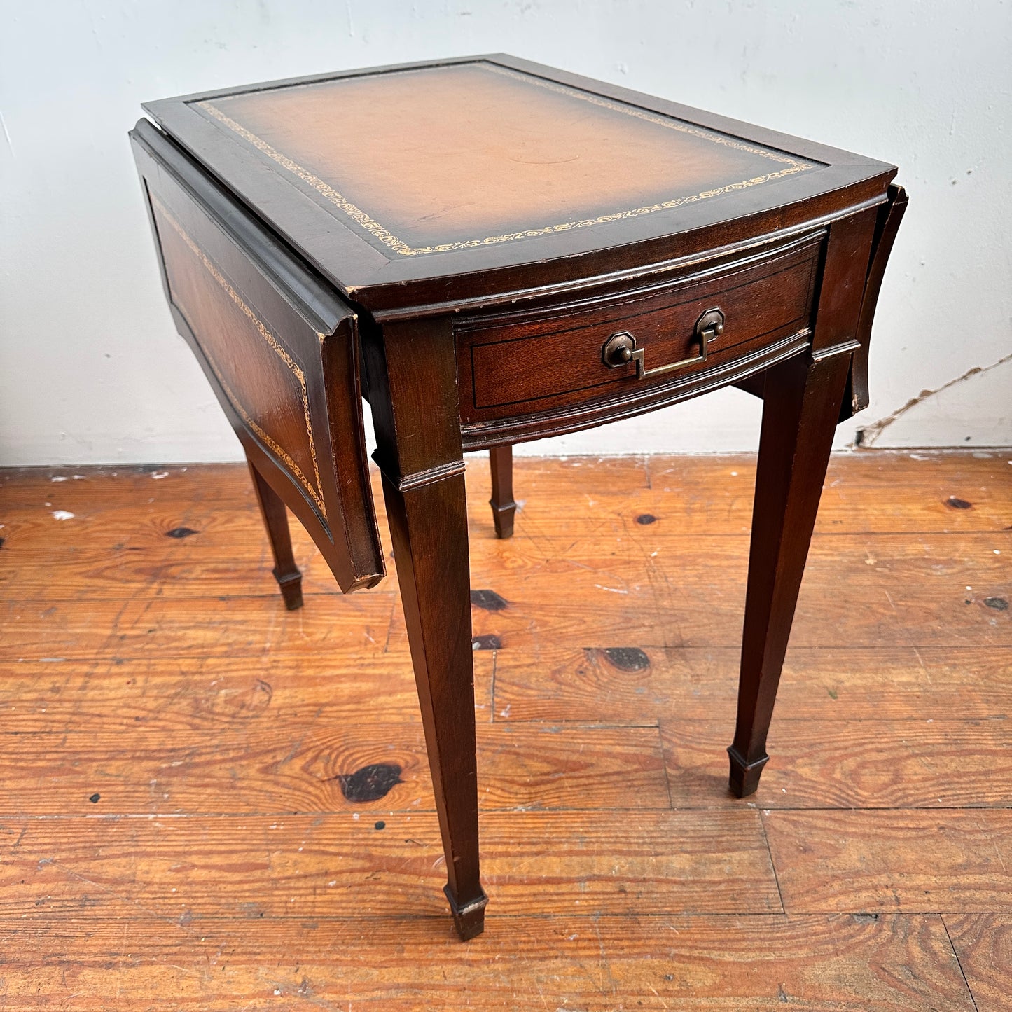 TB018 FEDERAL STYLE DROP LEAF SIDE TABLE