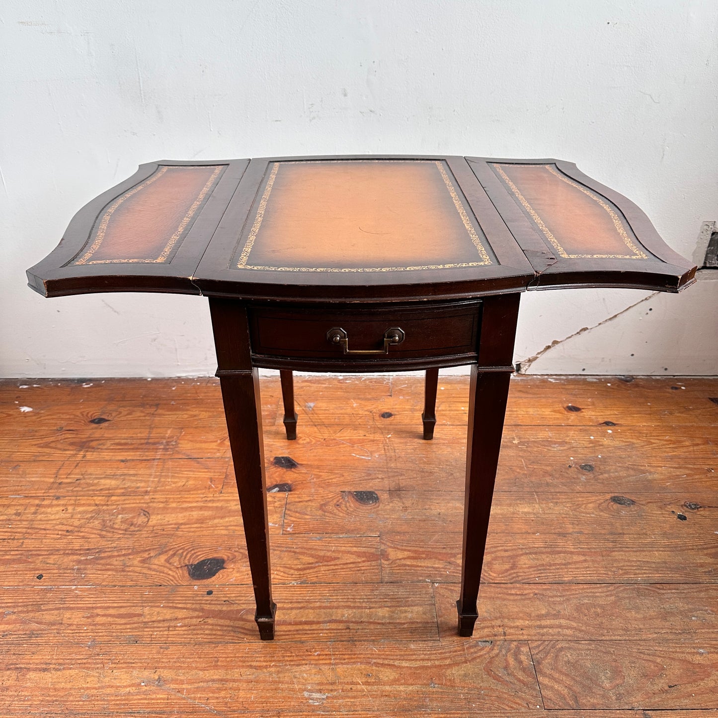 TB018 FEDERAL STYLE DROP LEAF SIDE TABLE