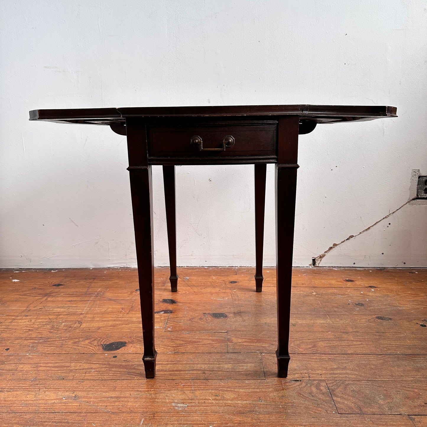 TB018 FEDERAL STYLE DROP LEAF SIDE TABLE