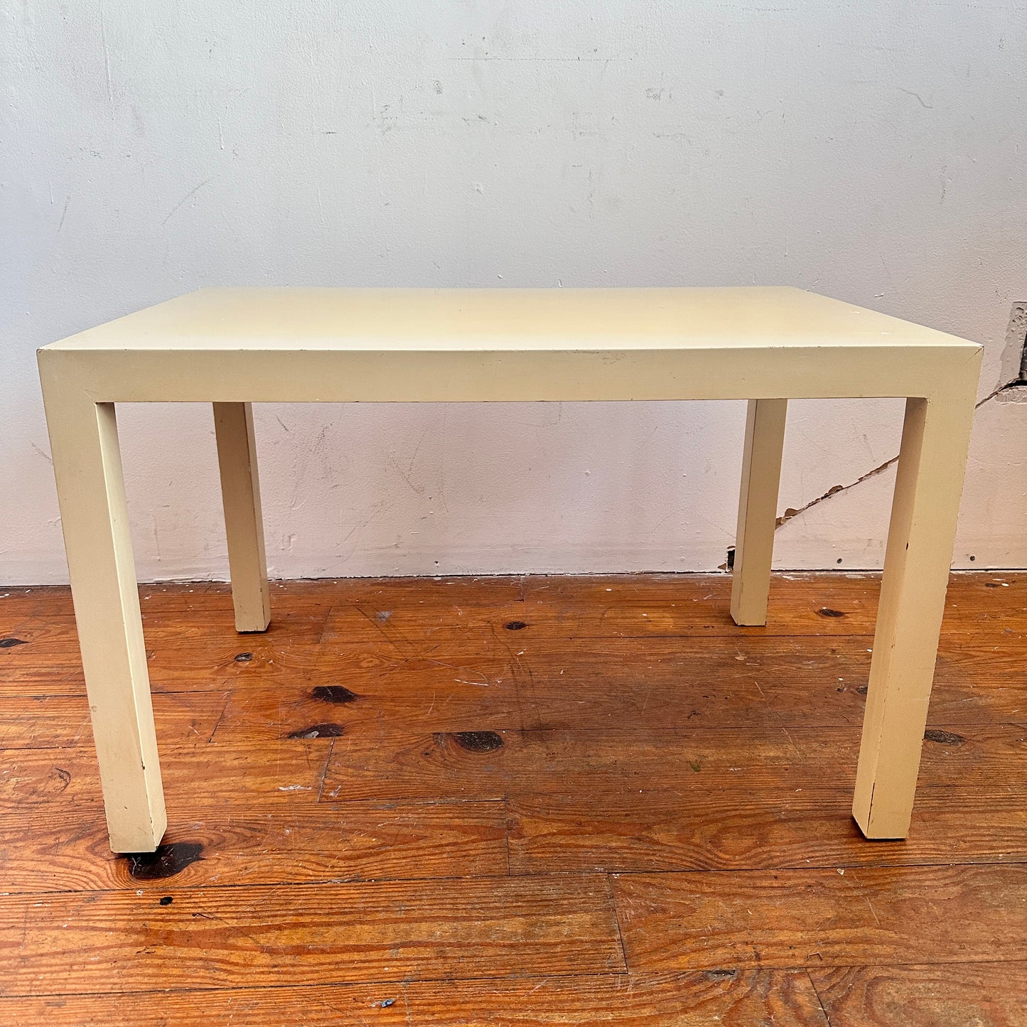 TB025 DISTRESSED YELLOW CREAM PARSONS COFFEE TABLE