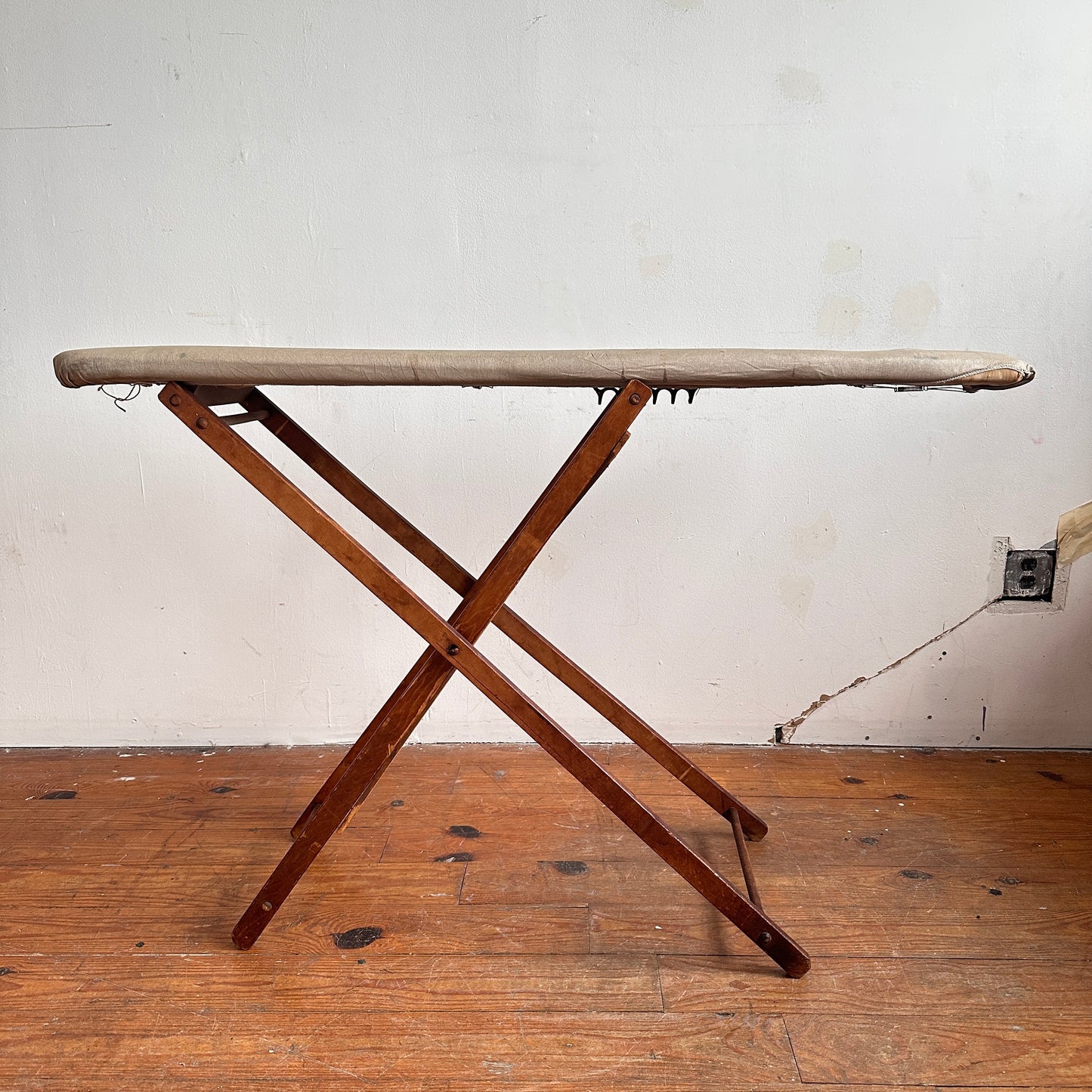 TB030 ANTIQUE IRONING BOARD
