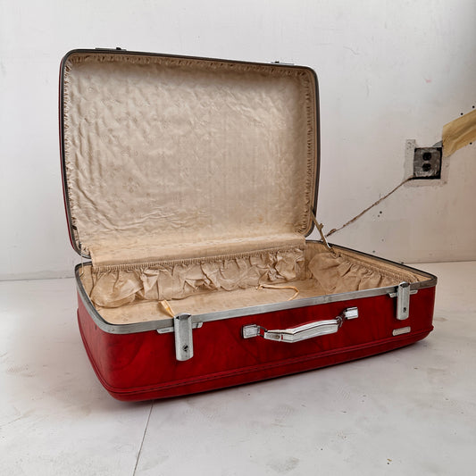 TL002 RED TOURISTER VINTAGE SUITCASE