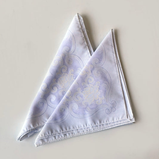 TL012 PAIR OF WHITE FLORAL NAPKINS