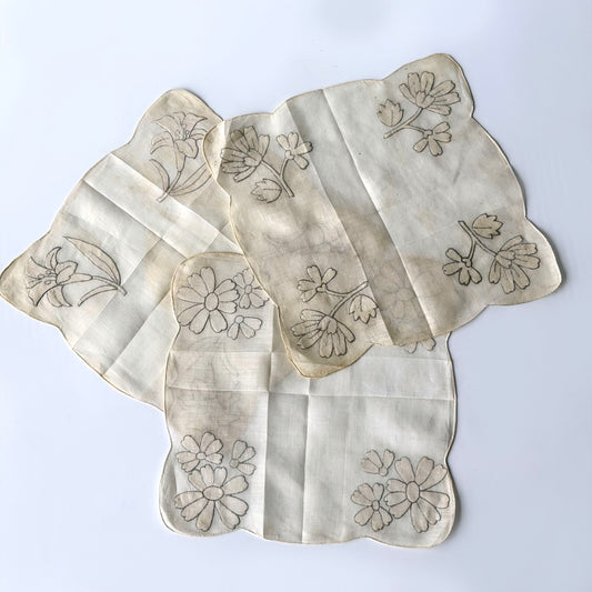 TL018 SET OF 3 VINTAGE FLORAL CREAM NAPKINS