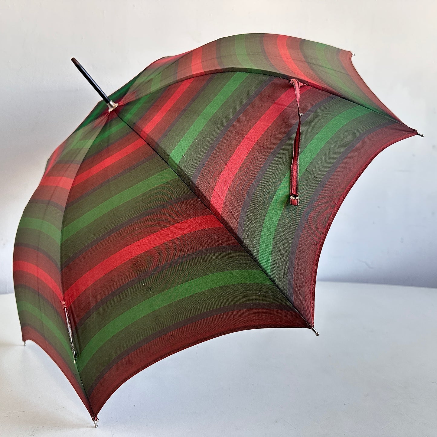TL019 DISTRESSED RED & GREEN STRIPED UMBRELLA