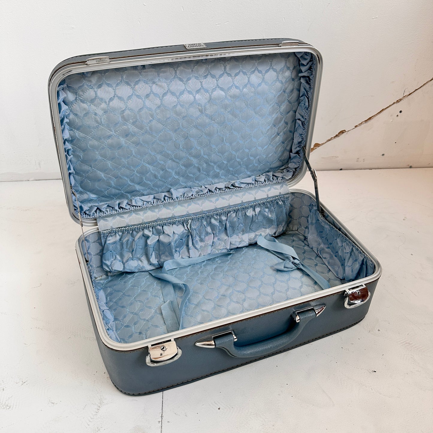 TR003 BLUE AMELIA EARHART SMALL SUITCASE