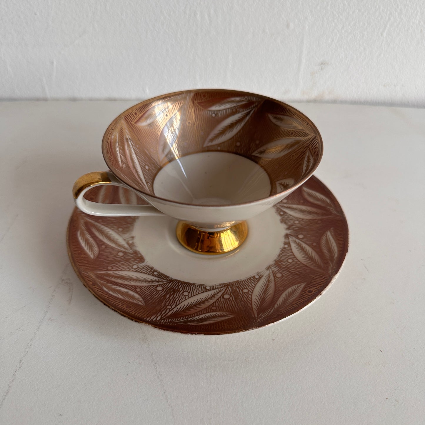TT019 LEAF TEA CUP AND SAUCER WITH GOLD ACCENT
