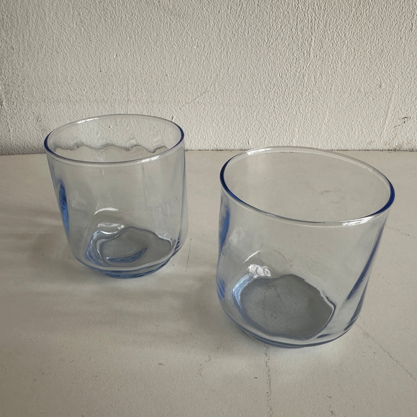 TT027 SET OF TWO BLUE TINTED SHORT WAVY GLASSES