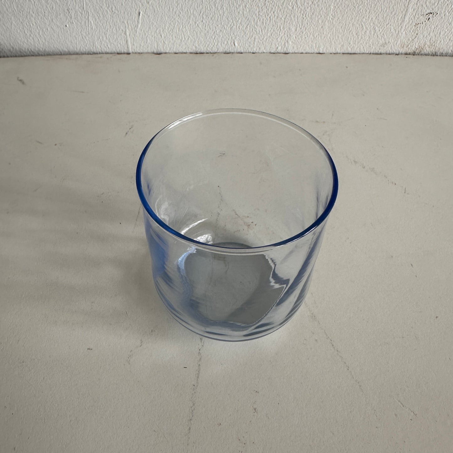 TT027 SET OF TWO BLUE TINTED SHORT WAVY GLASSES