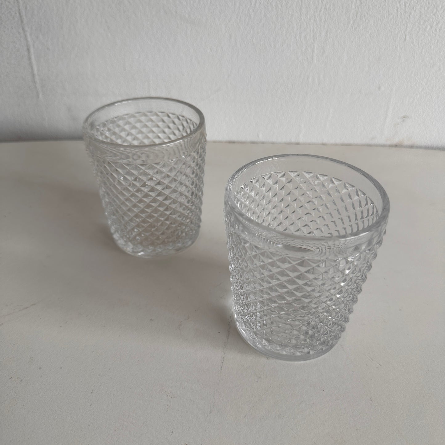 TT028 SET OF TWO DIAMOND PATTERNED ROCKS GLASSES