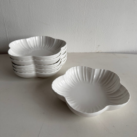 TT056 SET OF SIX CERAMIC PETAL PLATES