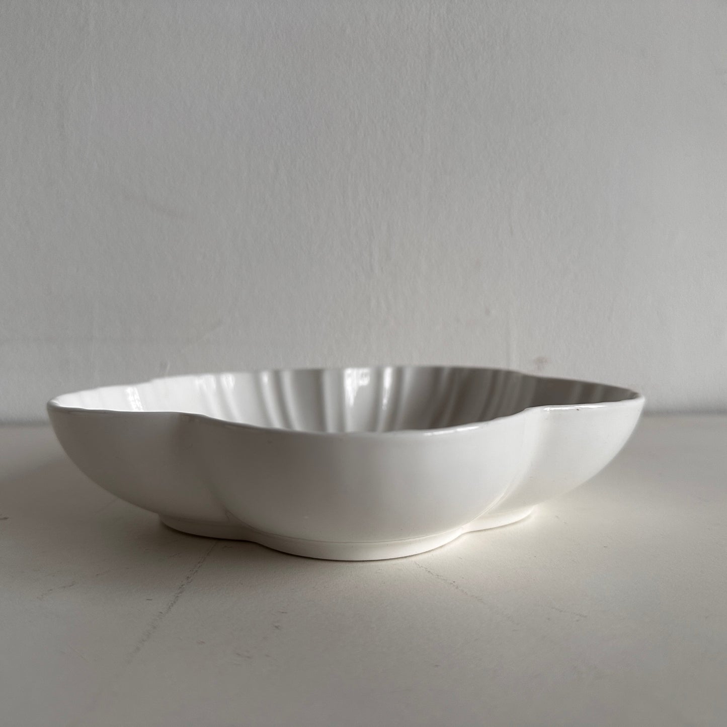 TT056 SET OF SIX CERAMIC PETAL PLATES