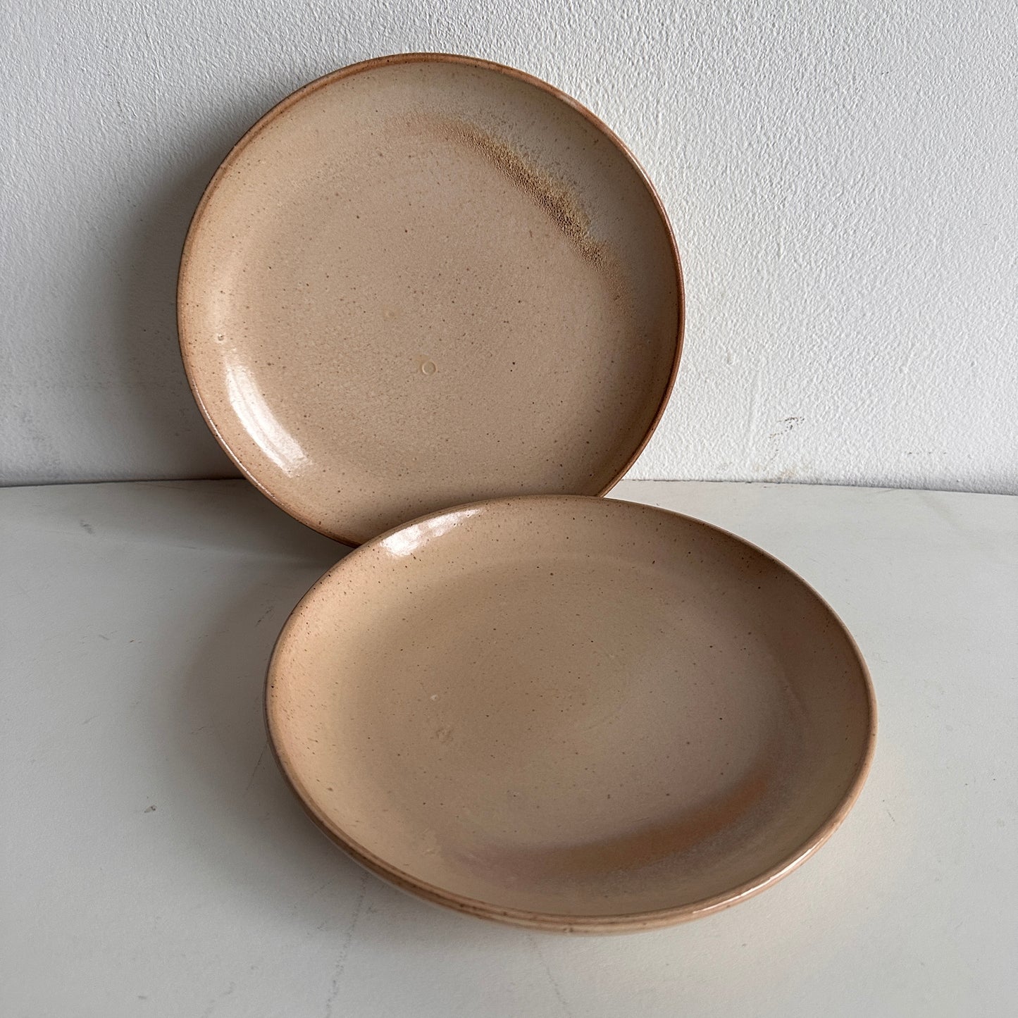 TT058 SET OF TWO TAN HANDMADE CERAMIC PLATES