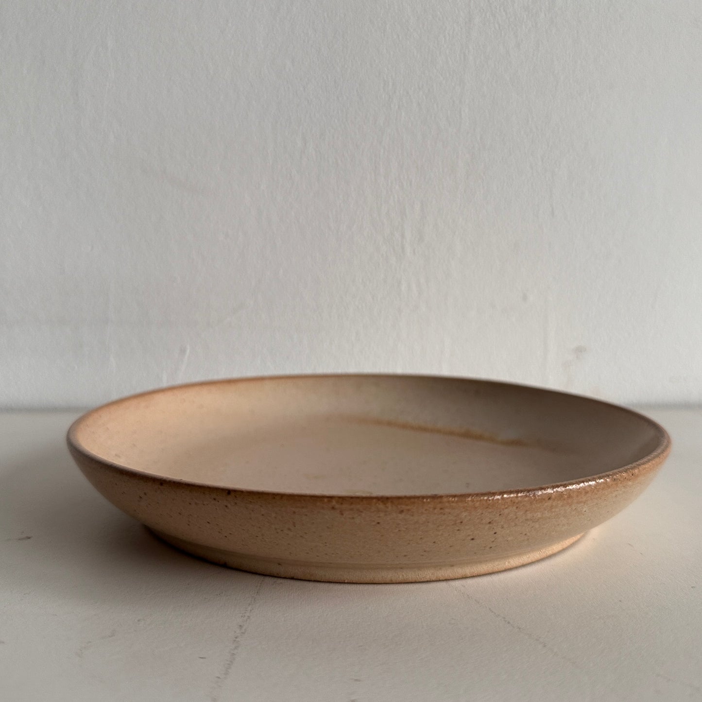 TT058 SET OF TWO TAN HANDMADE CERAMIC PLATES