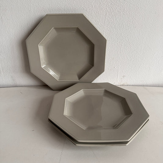 TT061 SET OF THREE GREY OCTAGONAL PLATES