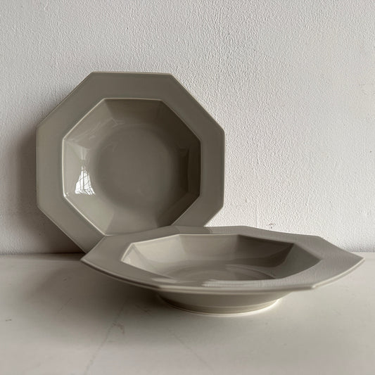 TT062 SET OF TWO GREY OCTAGONAL BOWLS