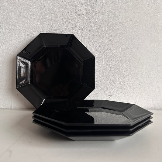 TT063 SET OF FOUR SMALL BLACK OCTAGONAL PLATES