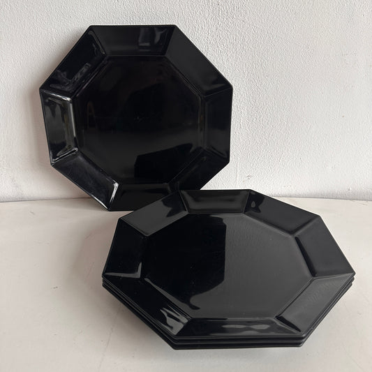 TT064 SET OF FOUR LARGE BLACK OCTAGONAL PLATES