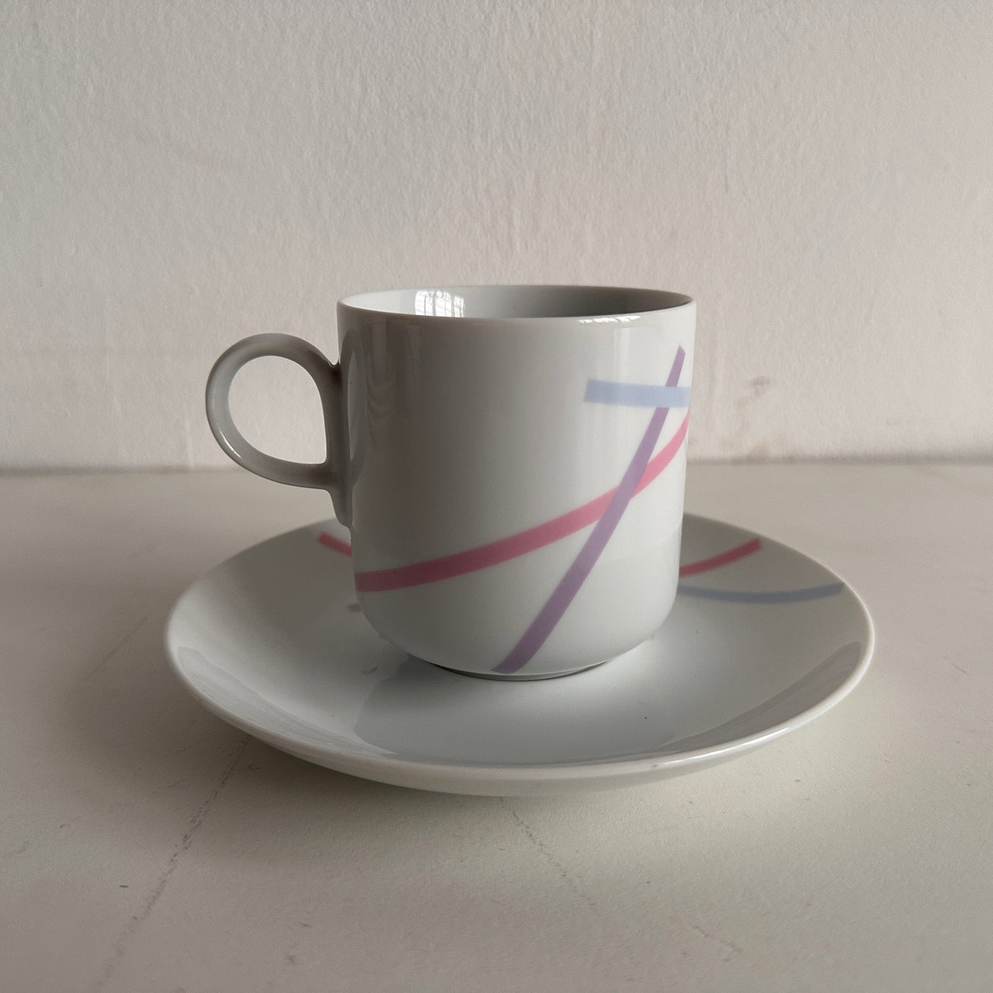 TT068 SET OF FOUR 80'S MIKASA JAPANESE CERAMIC MUGS WITH SAUCERS (PART OF A LARGER SET)