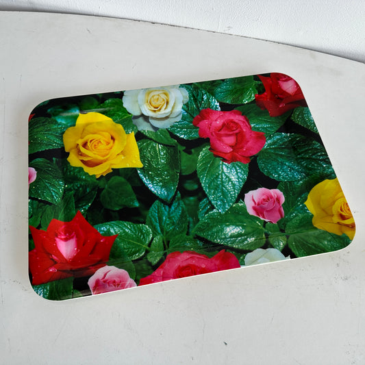 TT106 LARGE PLASTIC TRAY WITH ROSES