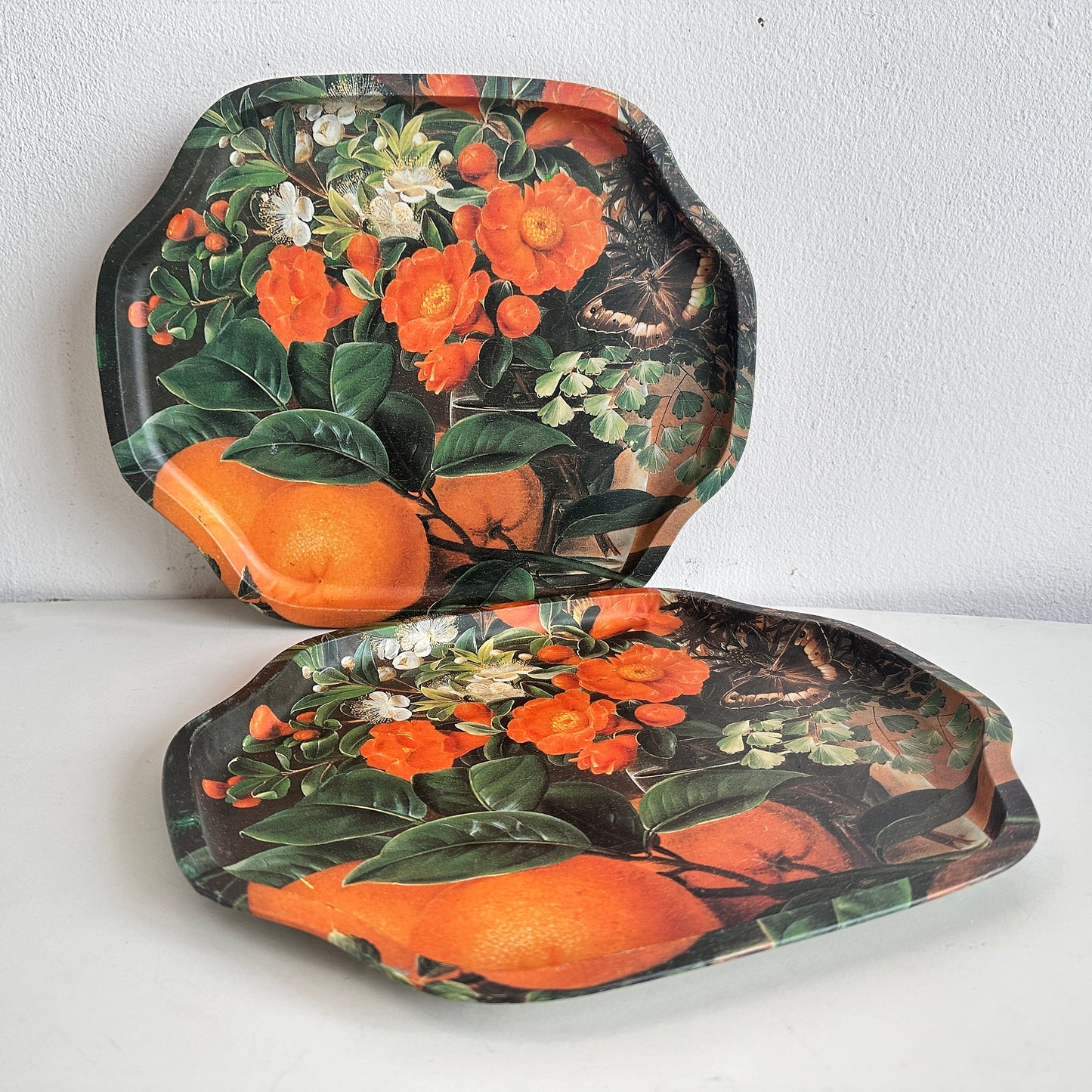 TT131 PAIR OF ORANGE FLORAL TIN TRAYS