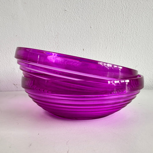 TT132 SET OF TWO PLASTIC RIDGED PURPLE BOWLS