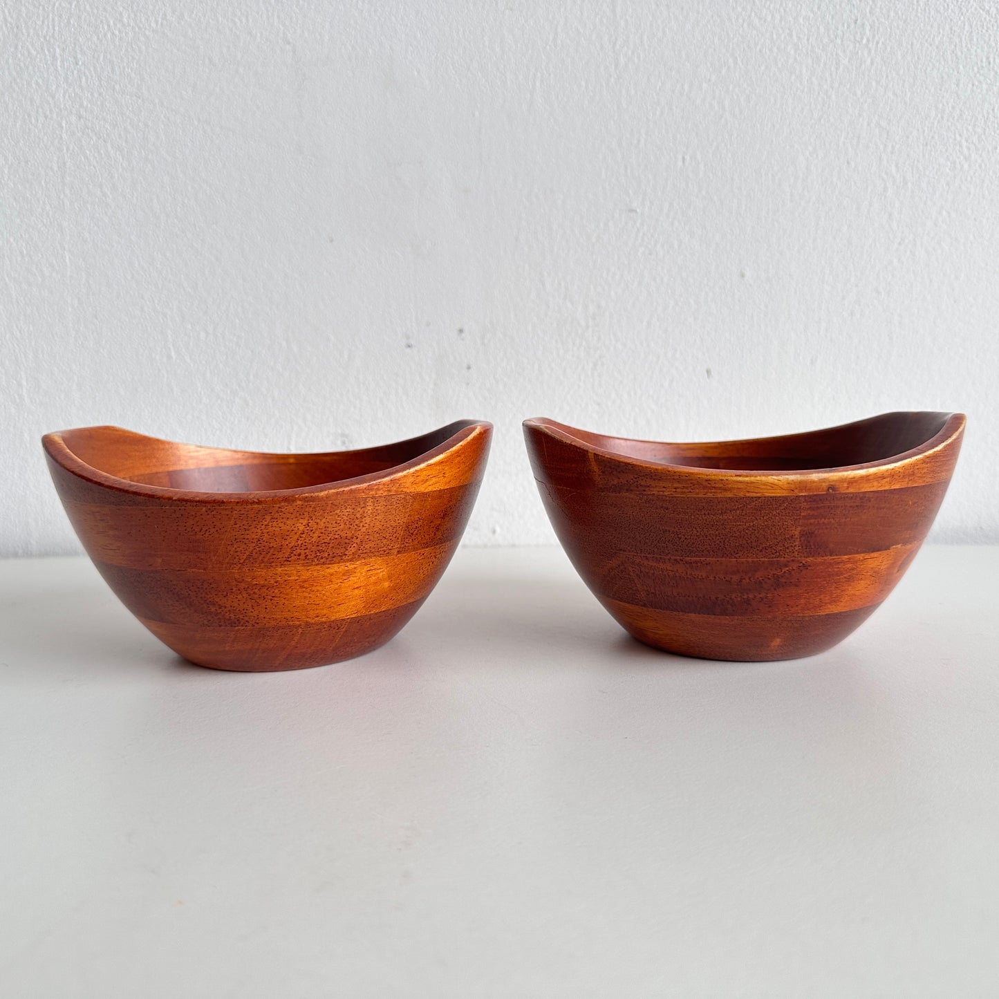 TT138 PAIR OF CARVED WOOD BOWLS