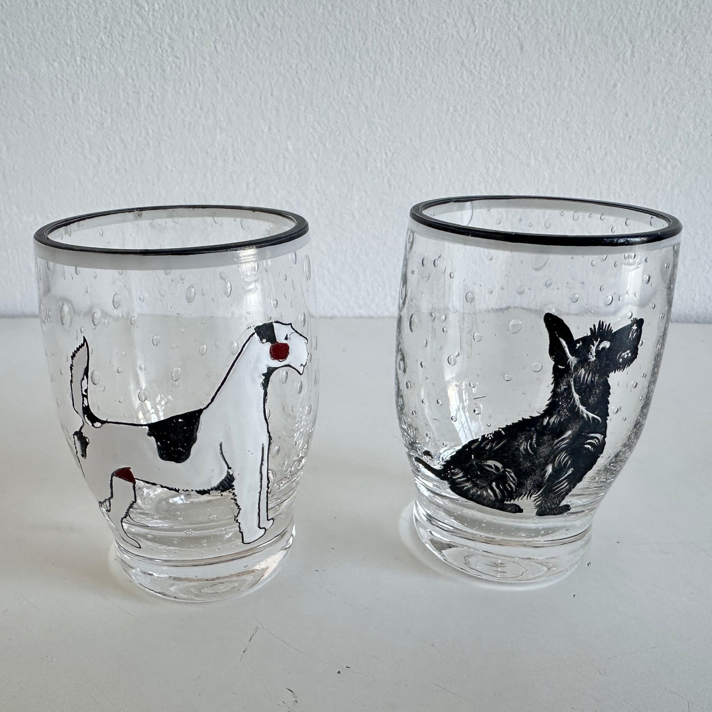 TT157 PAIR OF BUBBLE GLASS DOGGY TUMBLERS