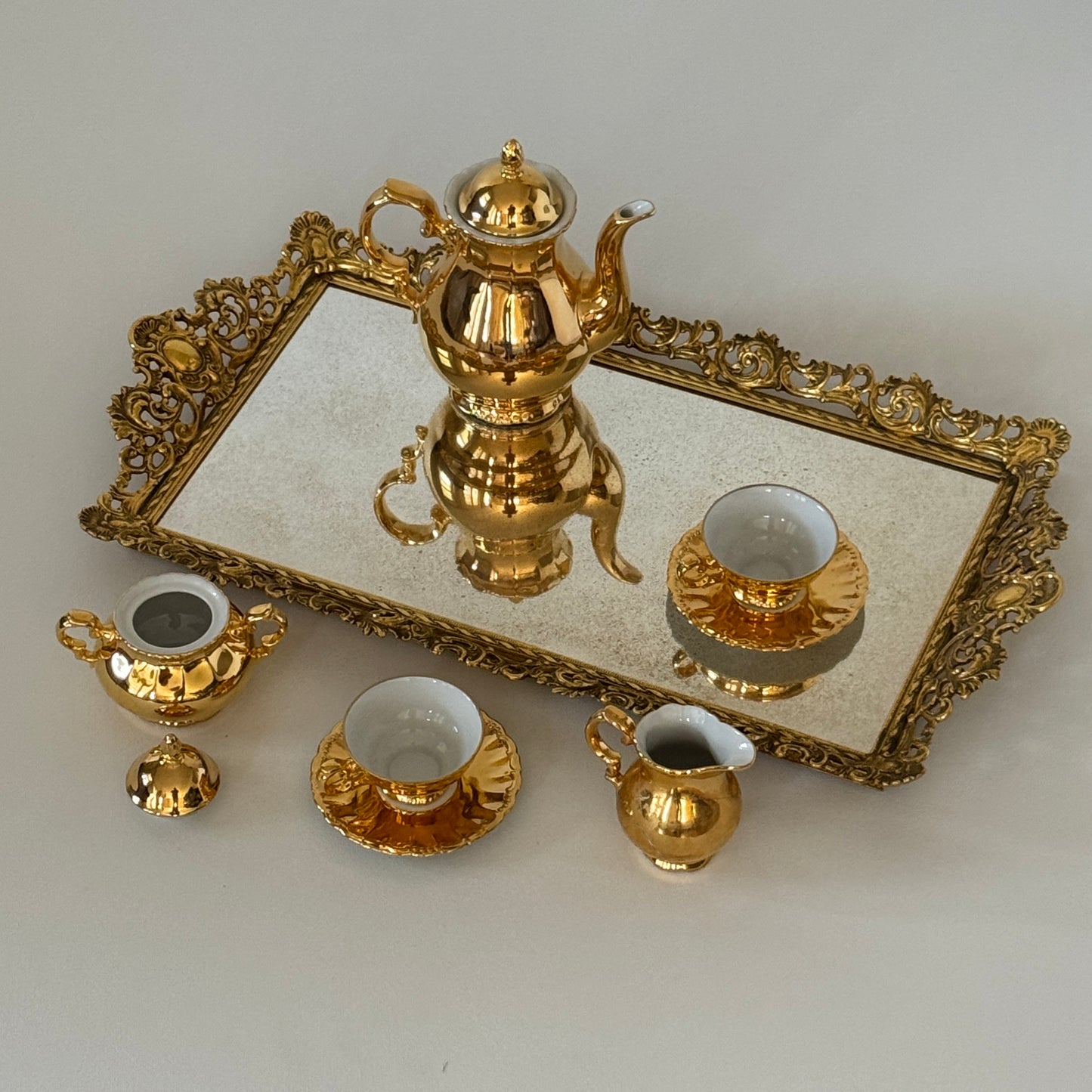 TT161 GOLD PLATED PORCELAIN TEA SET WITH MIRRORED TRAY
