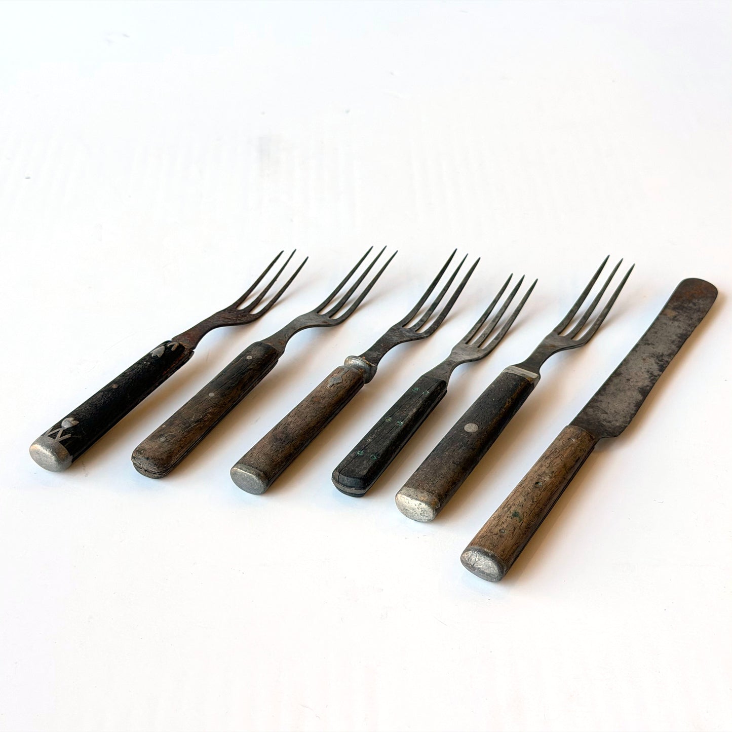 TT175 ANTIQUE FLATWARE