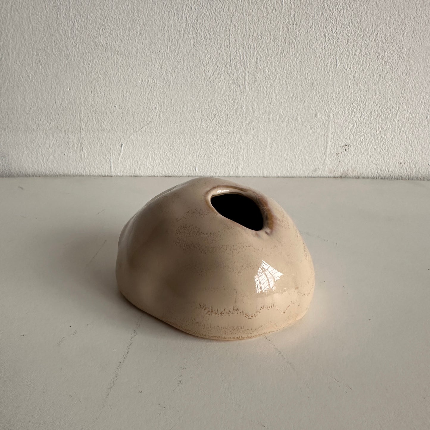 VS005 AMORPHOUS CREAM GLAZED VASE