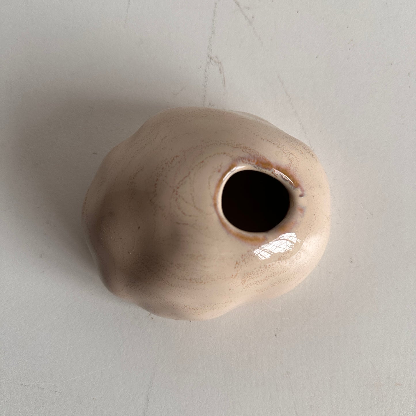 VS005 AMORPHOUS CREAM GLAZED VASE