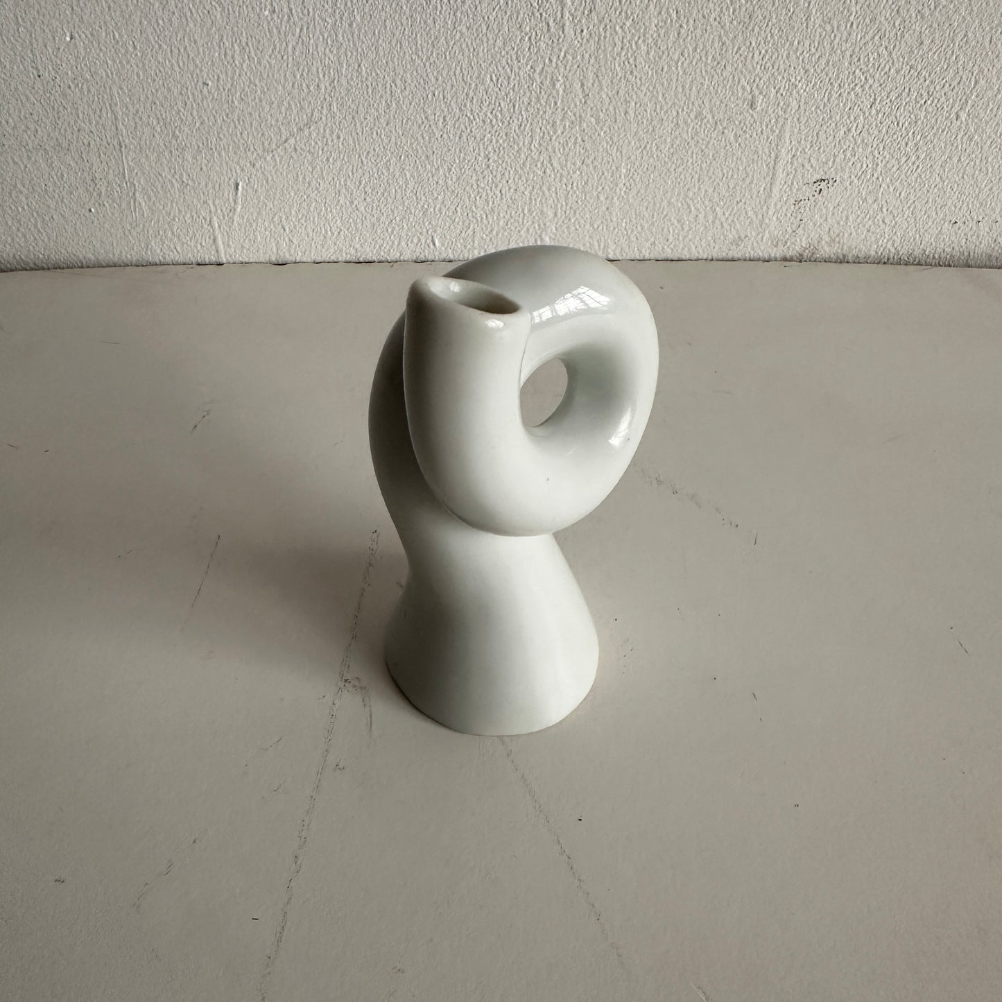 VS009 PIGTAIL CERAMIC VASE