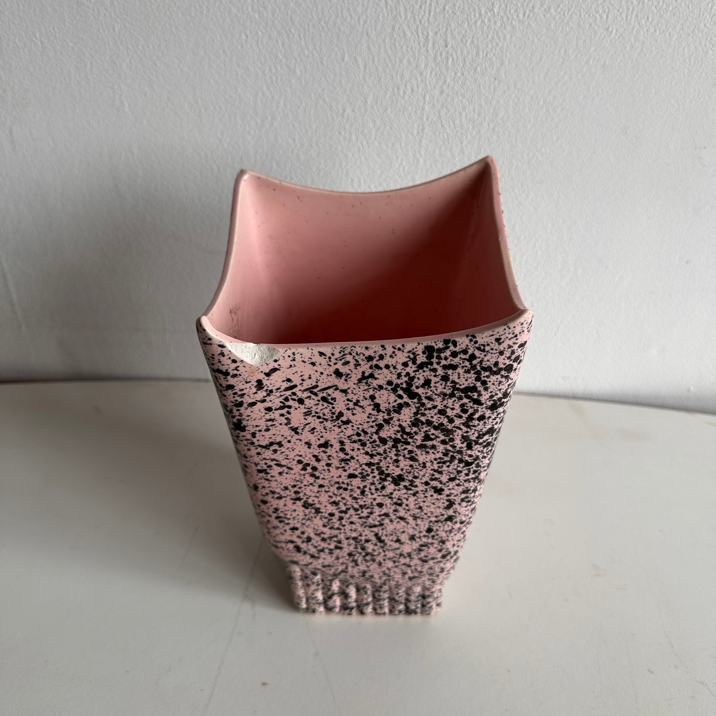 VS039 PINK AND BLACK SPECKLED VASE