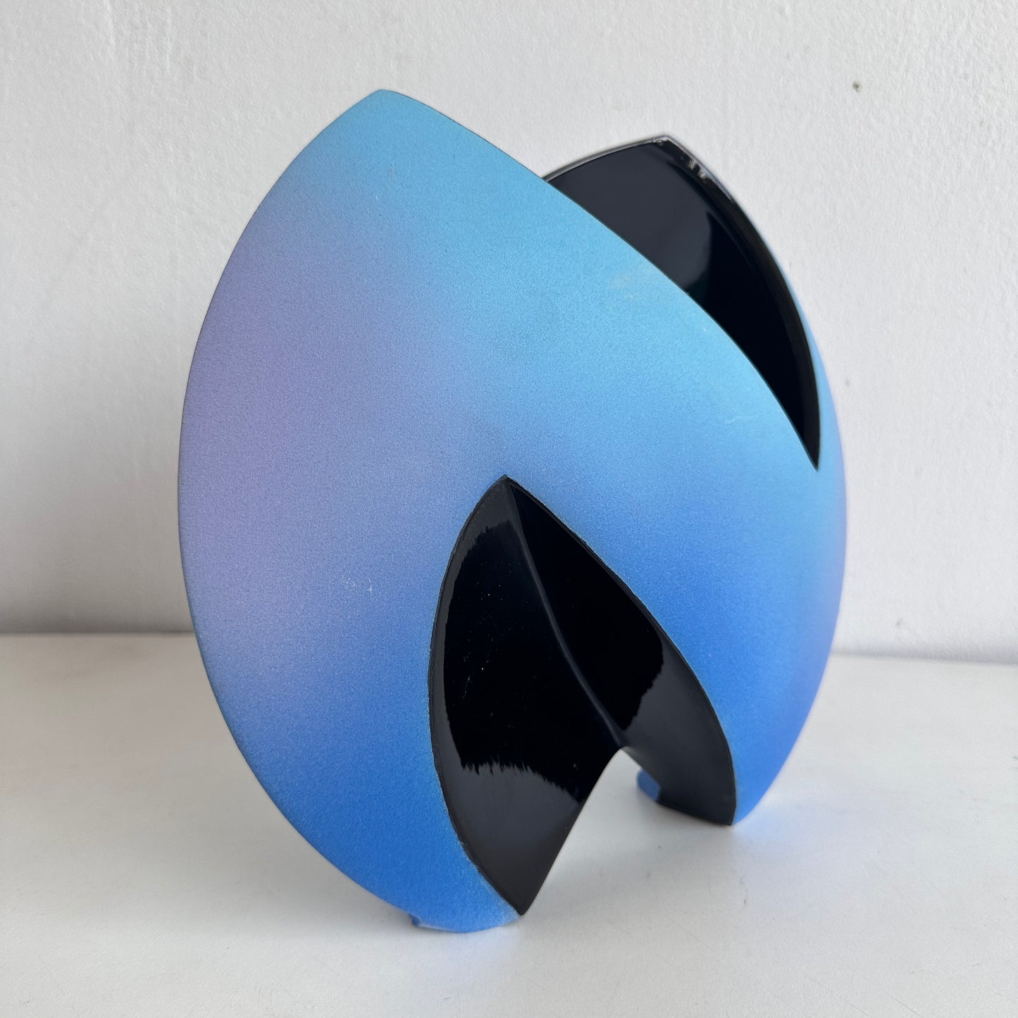VS053 LYNNE GOLDSTEIN ABSTRACT GRADIENT VASE