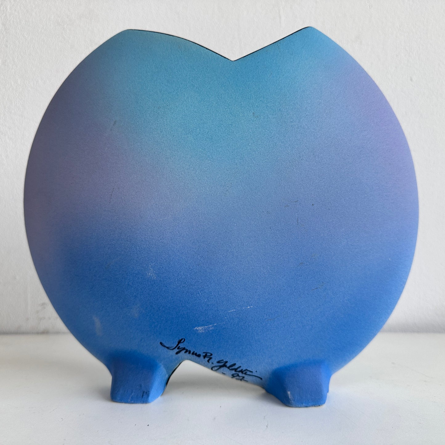 VS053 LYNNE GOLDSTEIN ABSTRACT GRADIENT VASE