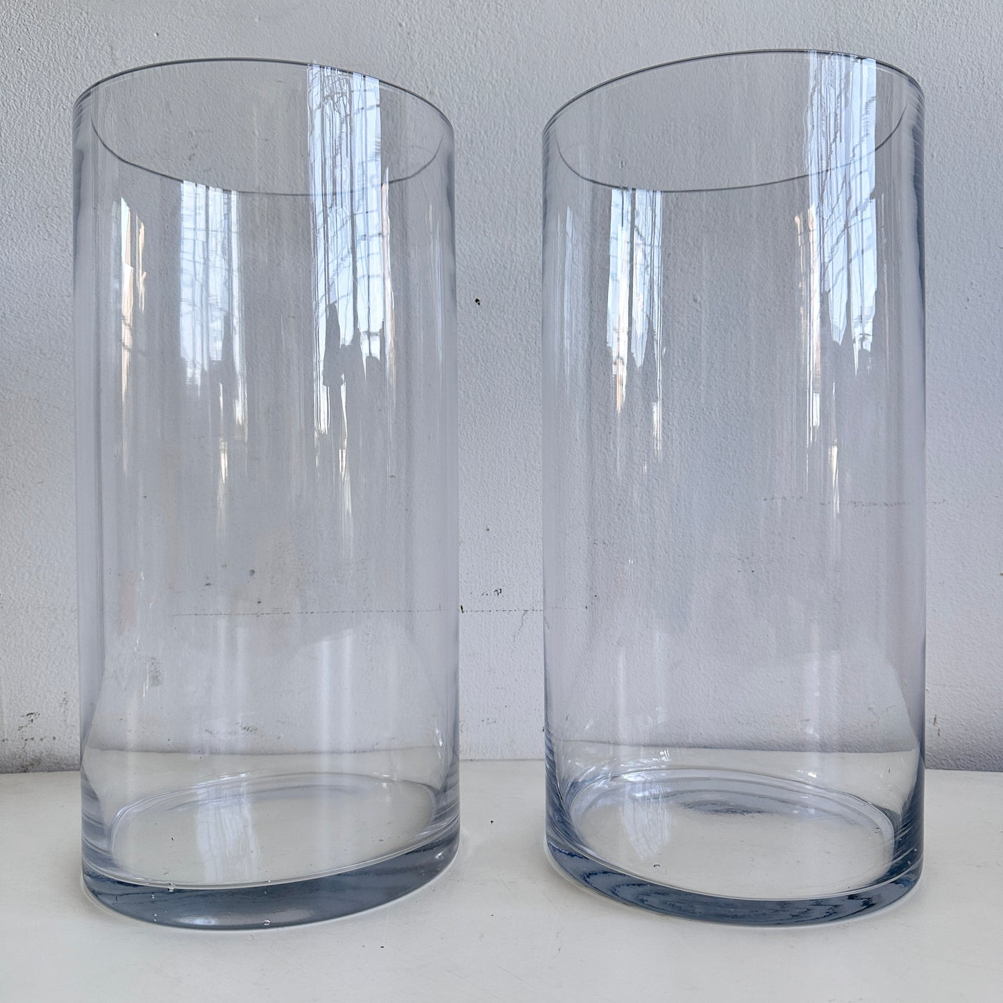VS062 SET OF TWO TALL CYLINDRICAL CLEAR GLASS VASES