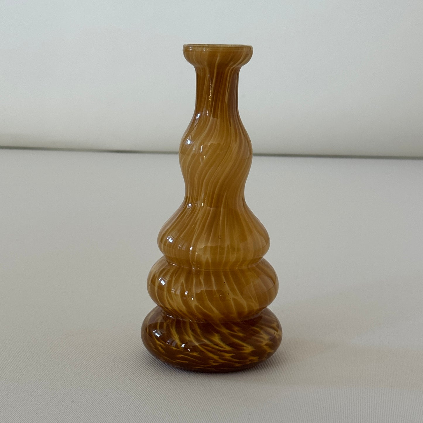 VS068 SWIRL ART GLASS VASE