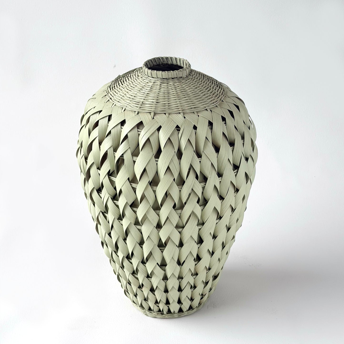 VS071 RATTAN VASE