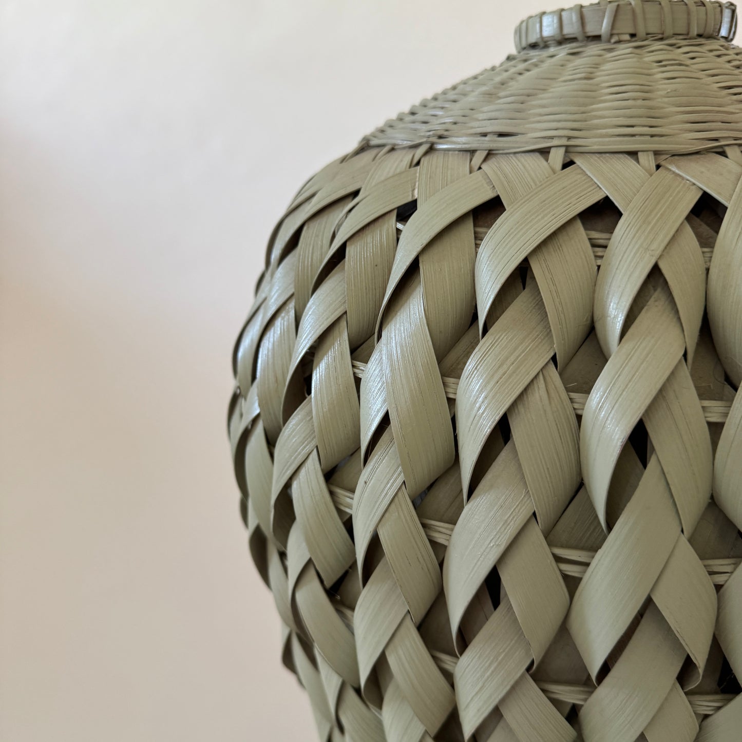 VS071 RATTAN VASE