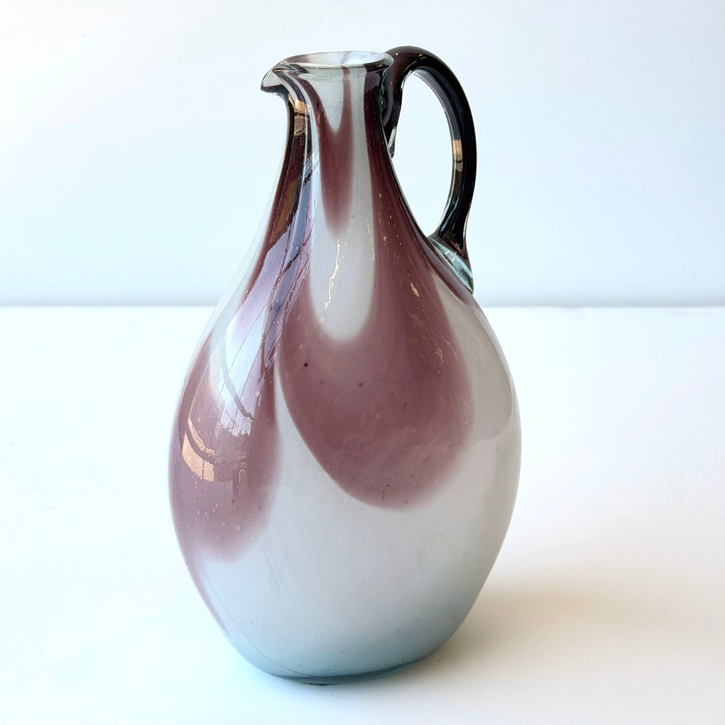 VS074 PINK & WHITE SWIRL GLASS PITCHER VASE