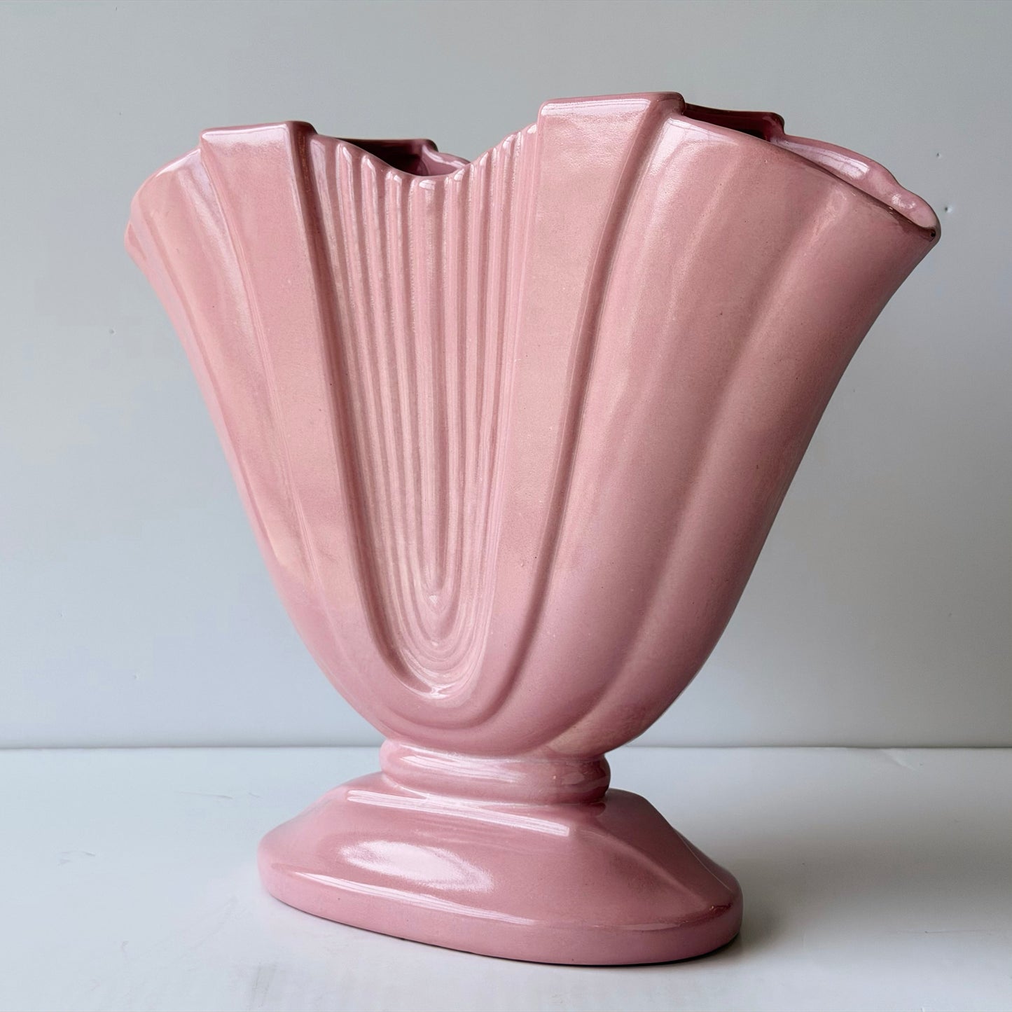 VS076 ART DECO CERAMIC PINK FAN VASE