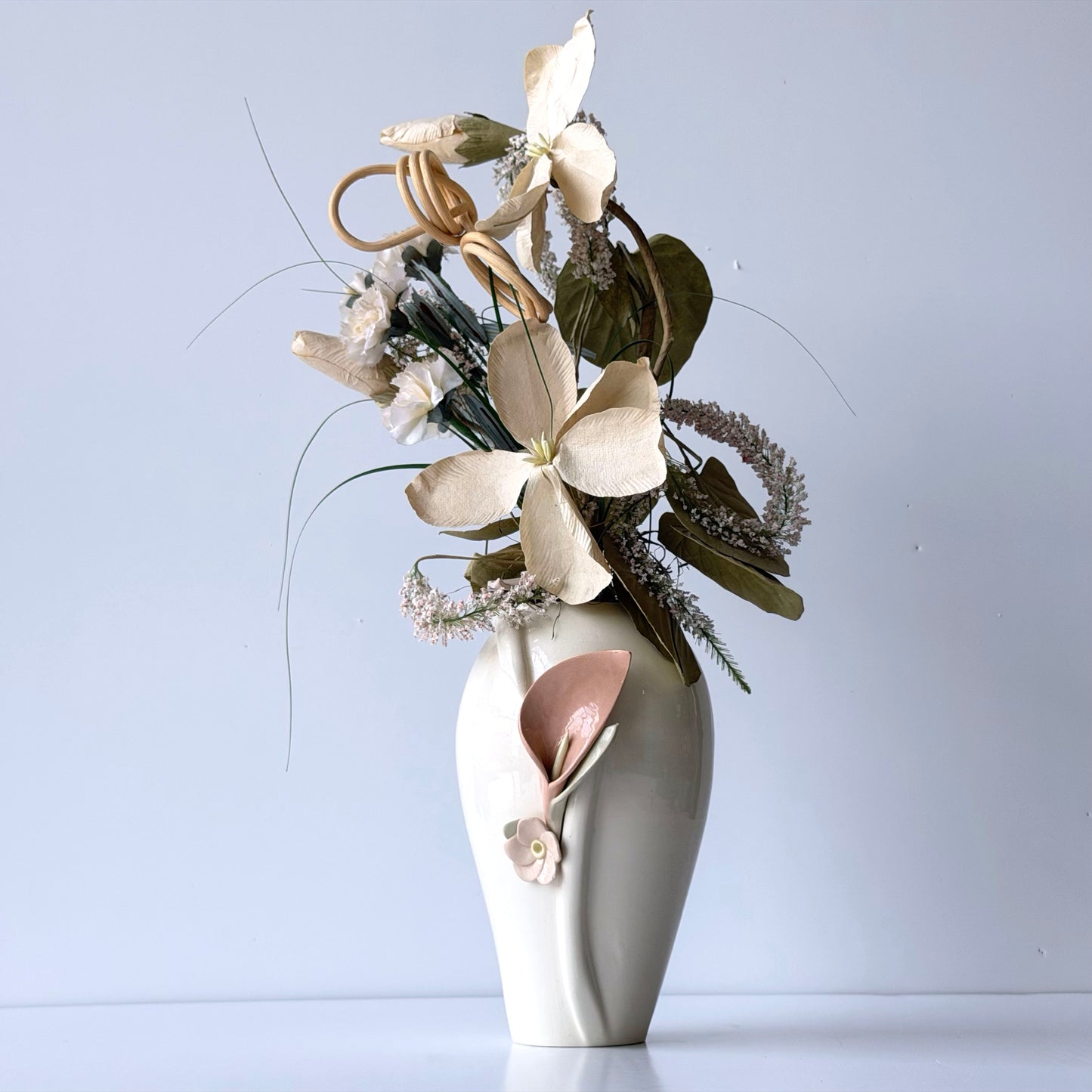 VS080 CREAM & PINK CERAMIC VASE WITH PAPER FLOWER ARRANGEMENT