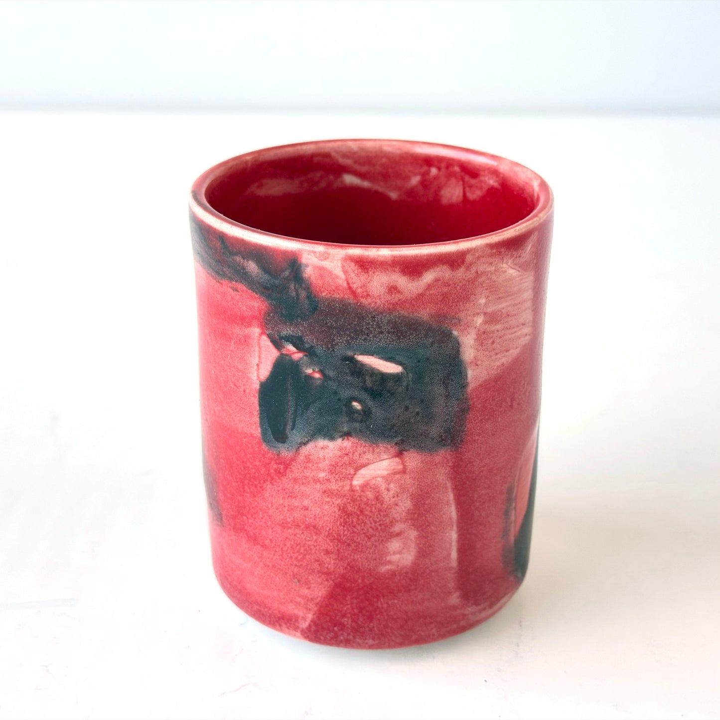 VS081 RED AND BLACK CERAMIC VASE