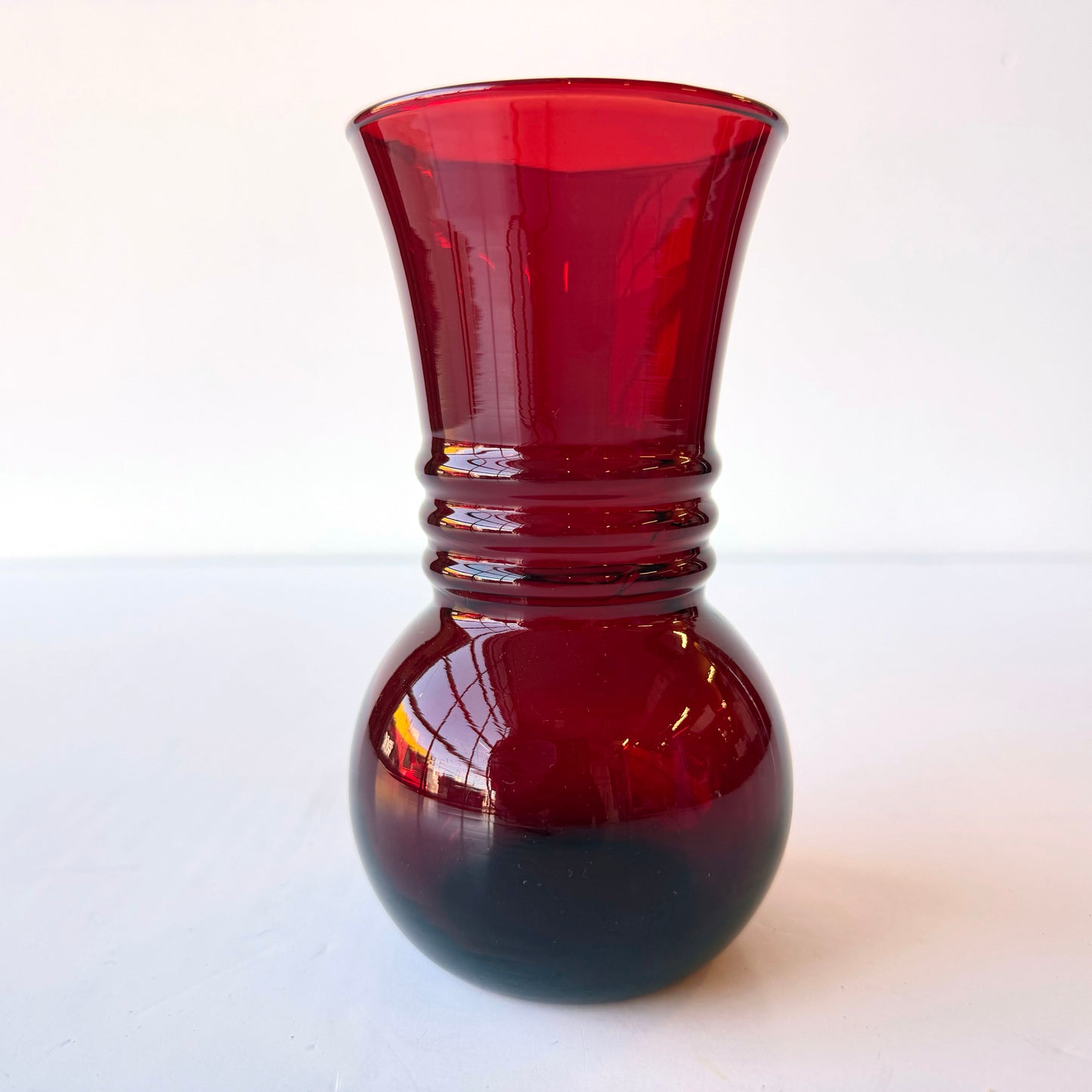 VS082 BULBOUS RED VASE