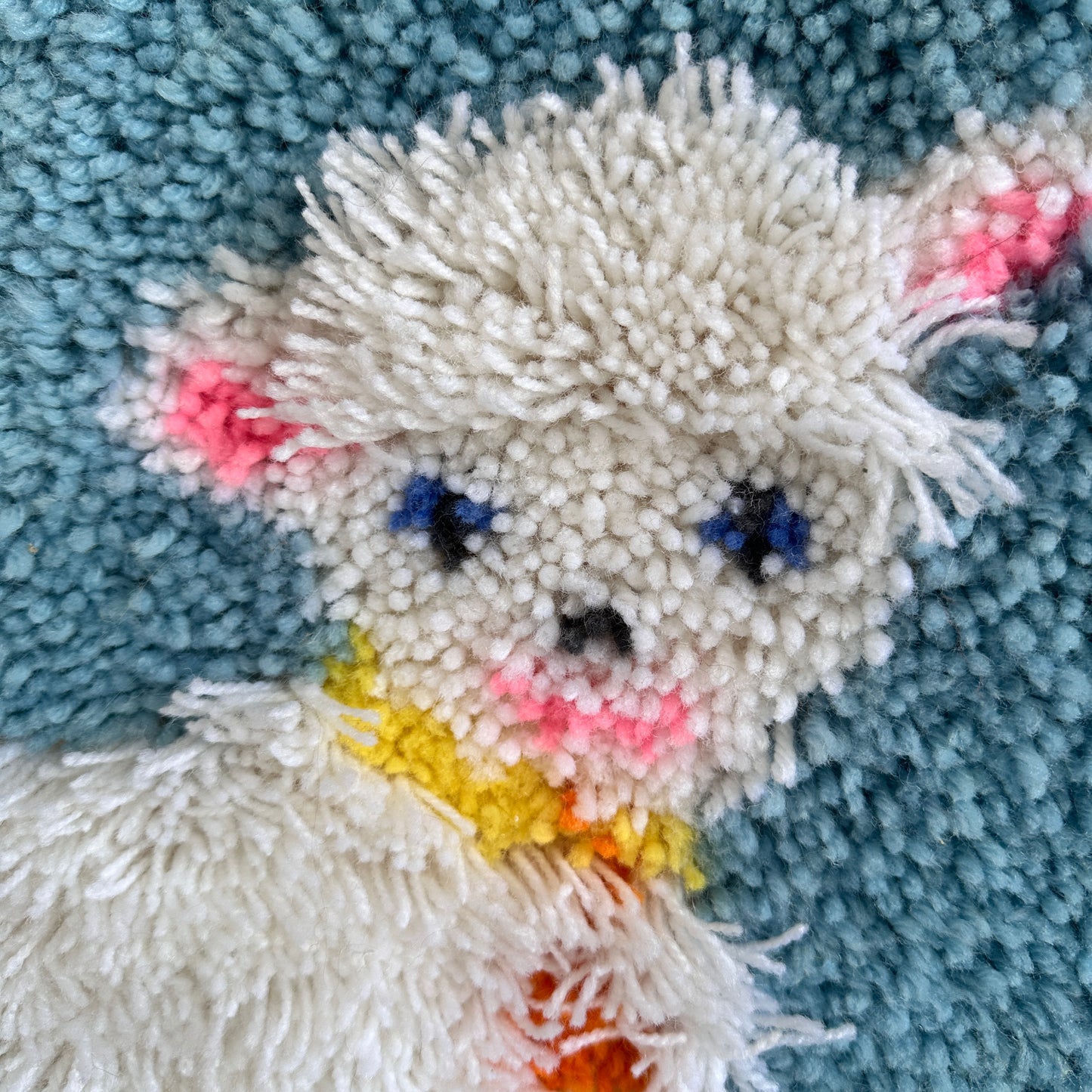 WD006 VINTAGED HAND TUFTED LAMB WALL HANGING